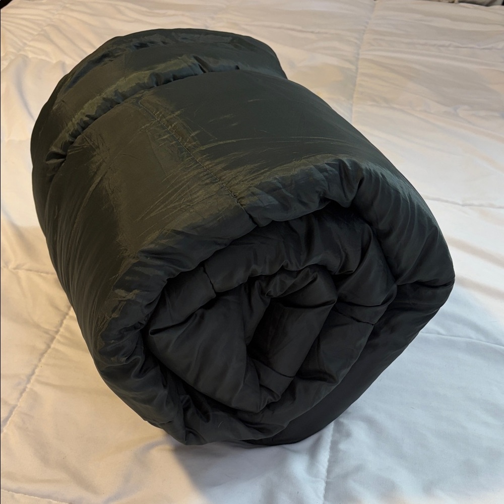 Oversized sleeping bag in excellent condition, dark forest green